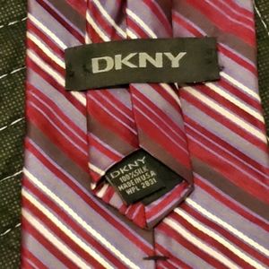 DKNY 100% silk Diagonal Stripe Men's Necktie